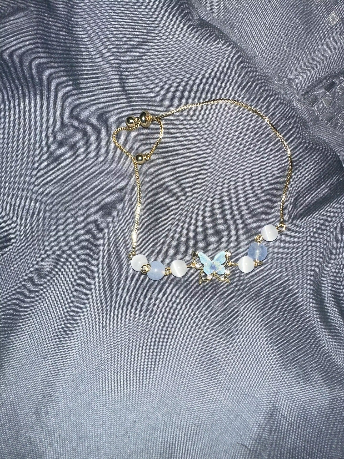 Pulsera de piedra lunar con mariposa