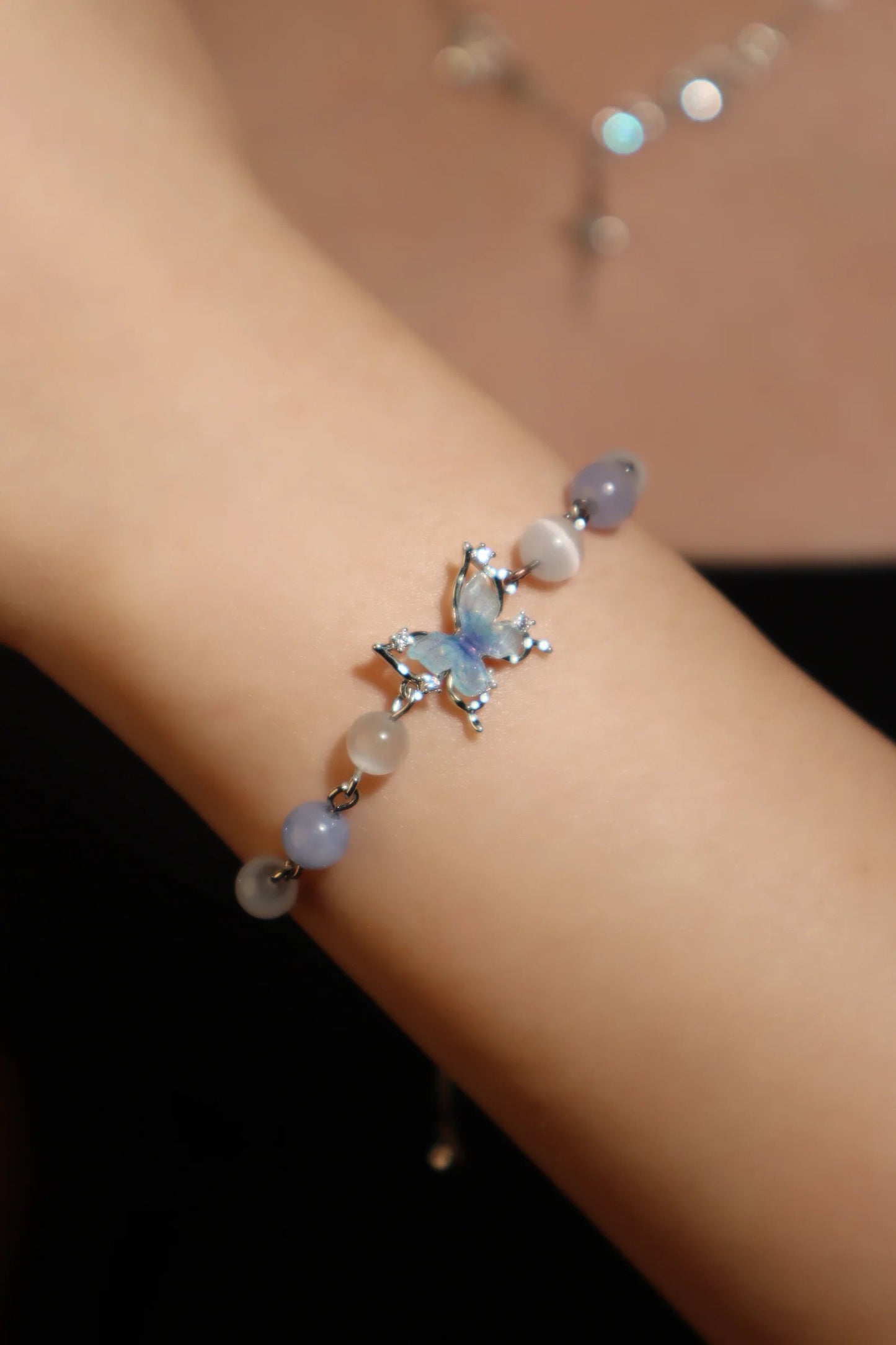 Pulsera de piedra lunar con mariposa